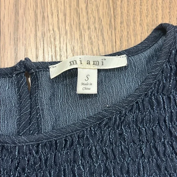 Embroidered Puff-Sleeve Women's Top - Picture 2 of 3